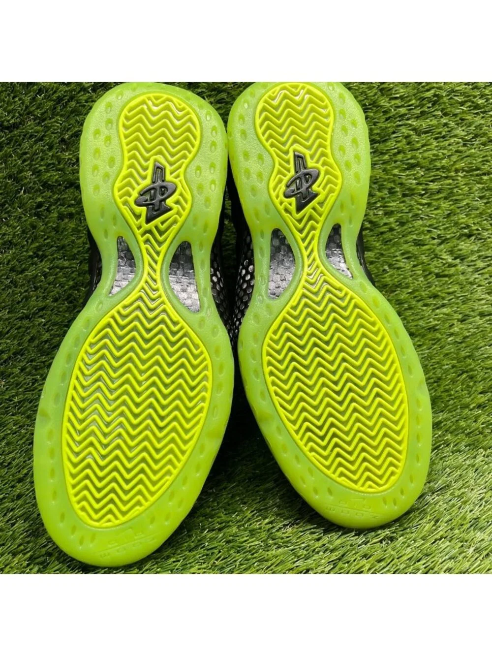 Nike Air Foamposite One Mens Size 10 Black Volt Athletic Running Shoes Sneakers